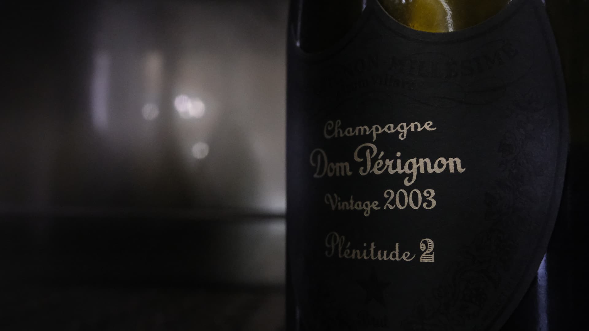 Bottiglia di Champagne Dom Pérignon Vintage 2003 Plénitude 2 nella cantina di Corallia